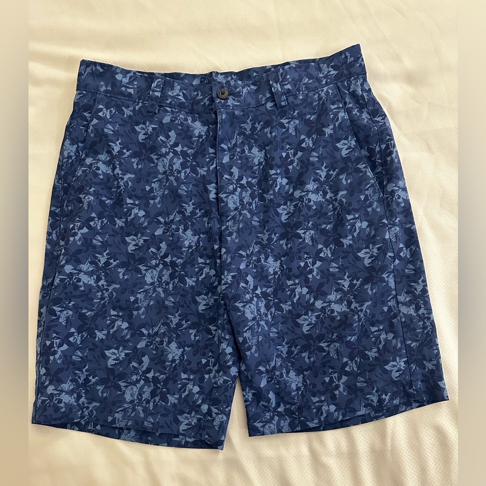 PGA Tour golf shorts. Size 32